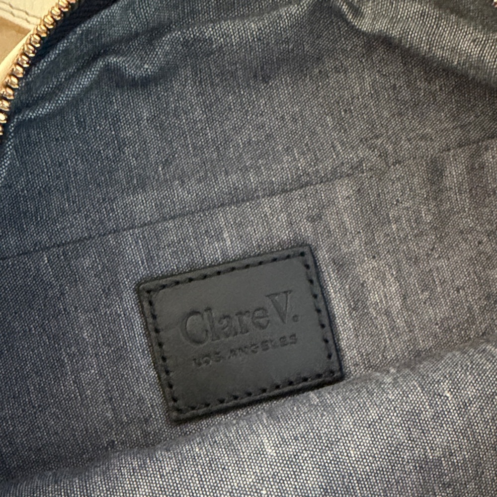 Clare V. Moyer Messenger - Picture 2 of 9